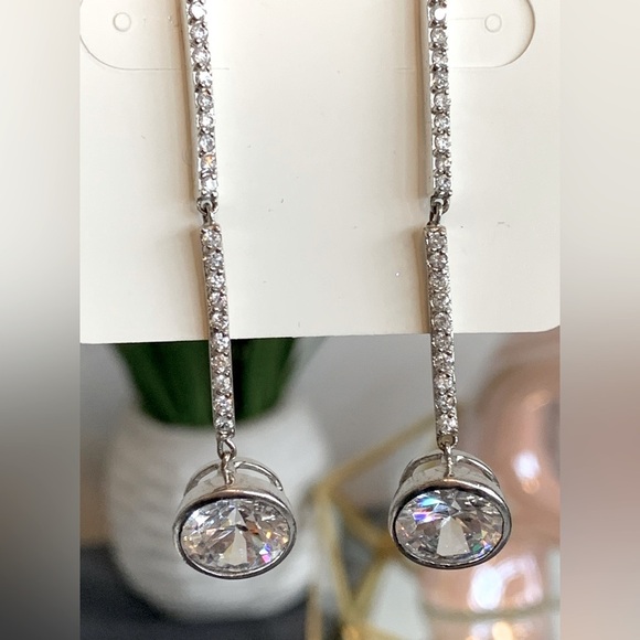 Costume Dangle Earrings - Picture 3 of 4